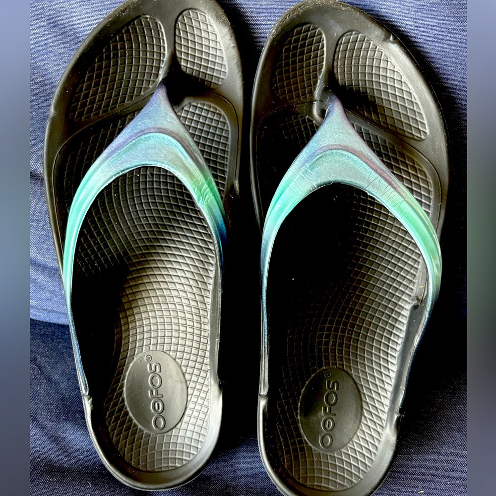 OOFOS OOlala women’s sandals size 10 color is Atlantis blue